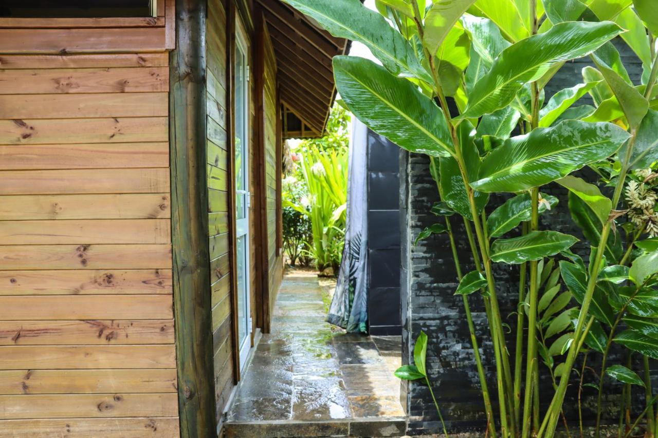 Bungalow Bali Hai Fare Exterior photo