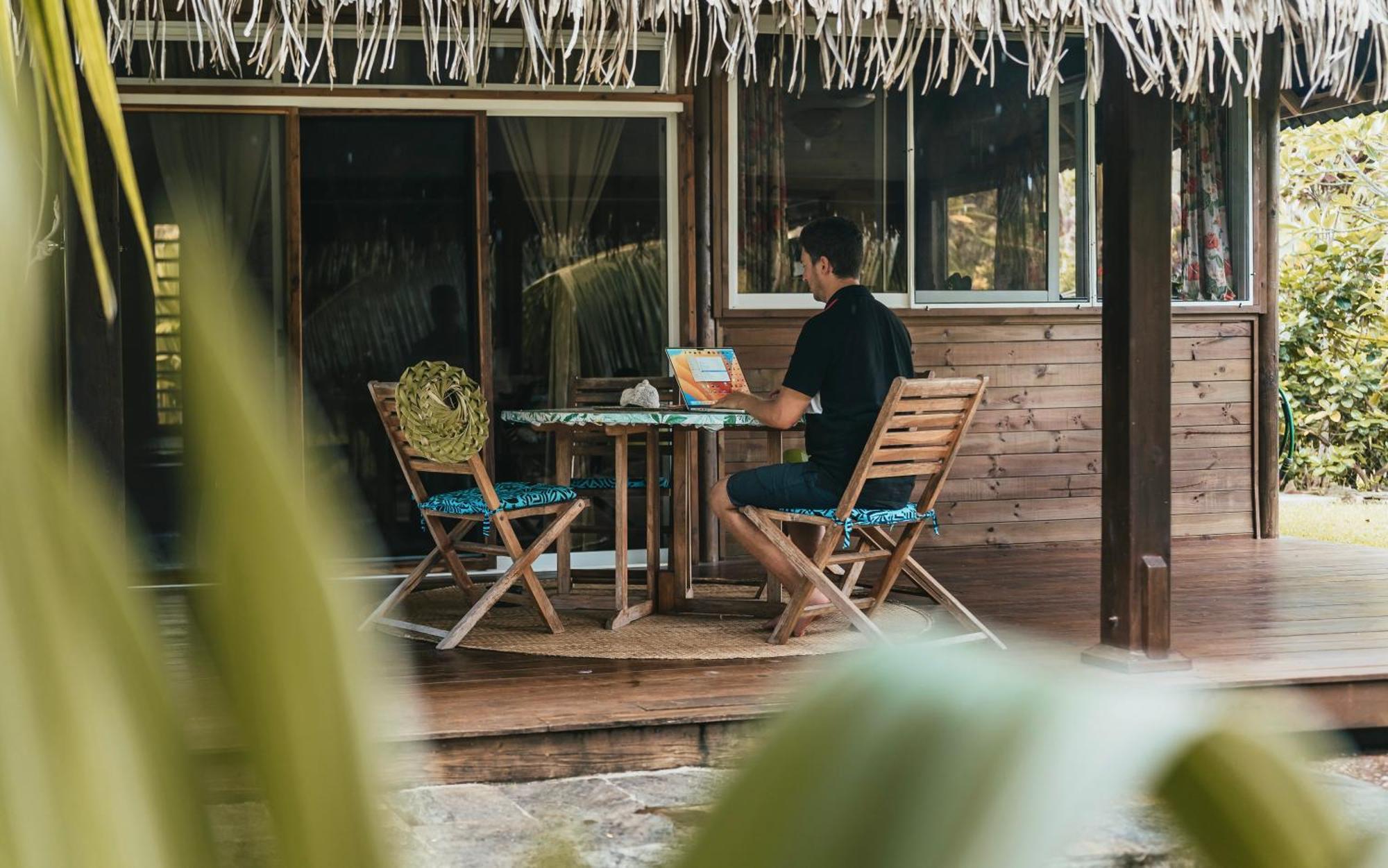 Bungalow Bali Hai Fare Exterior photo